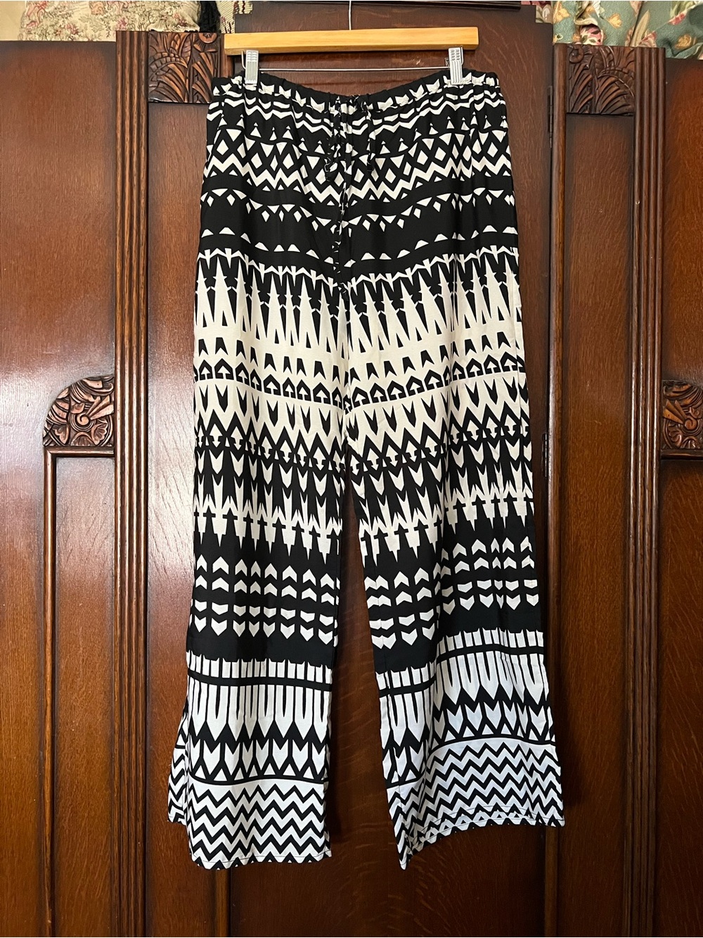 NWT Black & White Geometric Wide-Leg Pants (Cover Up)